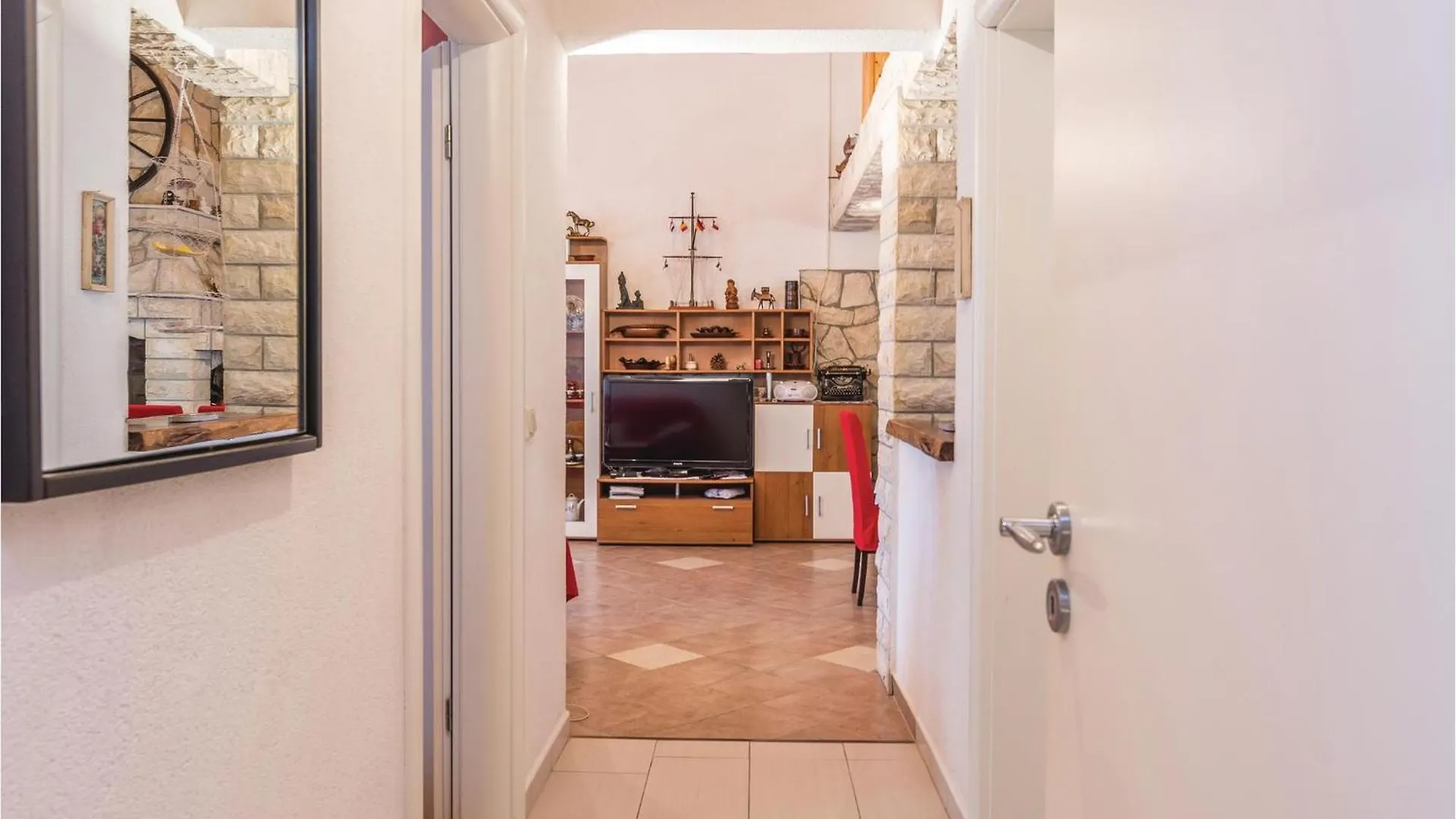 2 Bedroom Stunning Home In Privlaka Croatia