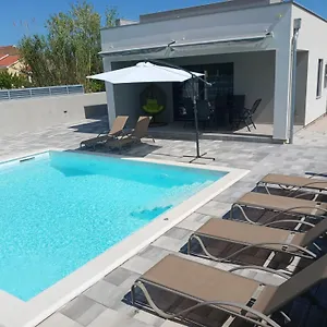  Ferienhaus Kuca Za Odmor Sara With Heated Pool