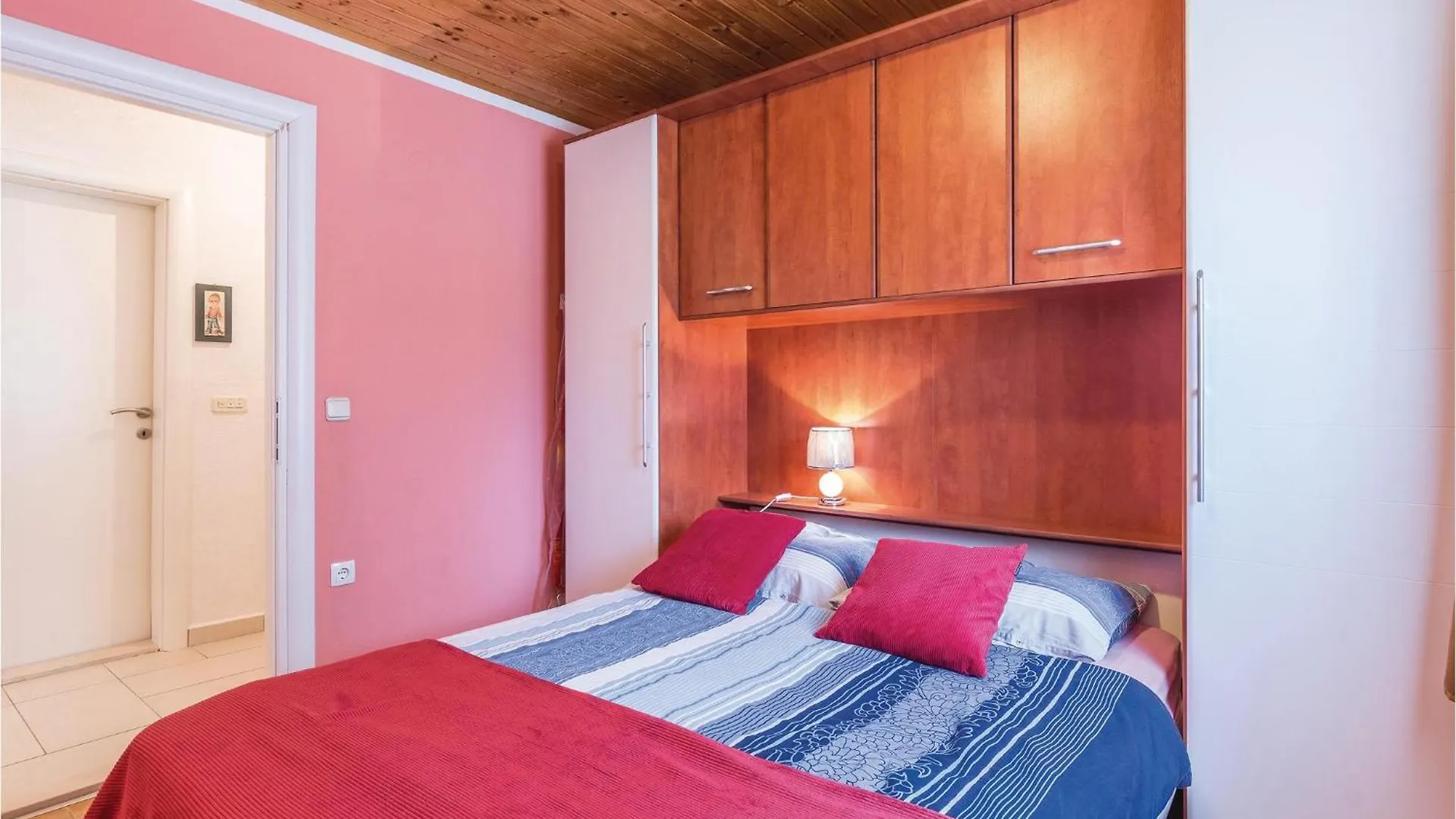 2 Bedroom Stunning Home In Privlaka Croatia